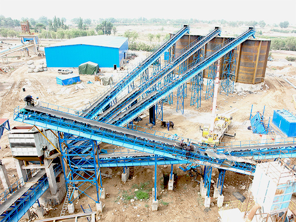 流水線小型皮帶輸送機(jī),裝車爬坡皮帶傳送機(jī),擋板