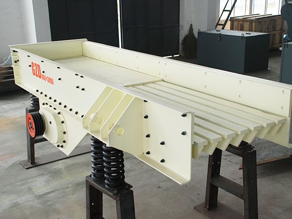 振動(dòng)給料機(jī)-石料線板式給料機(jī),礦山專用自動(dòng)喂料