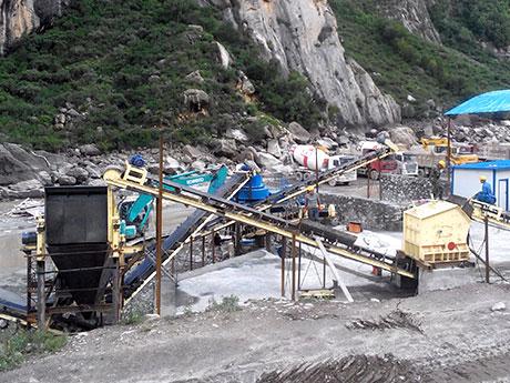 成套的河卵石破碎制砂機(jī)設(shè)備