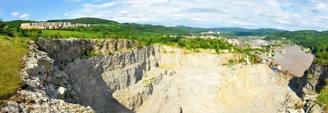 破碎機施工現(xiàn)場