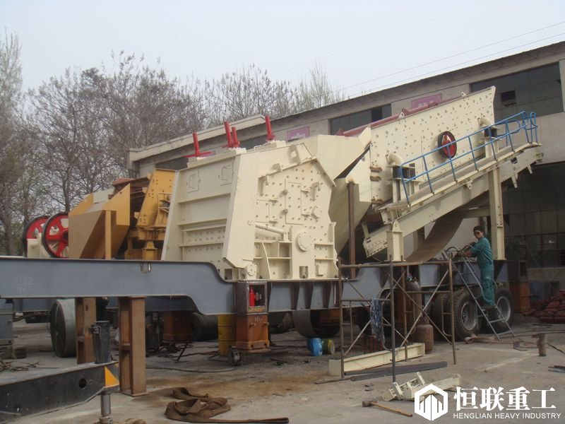 移動(dòng)式反擊破碎機(jī)