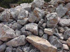 哪些石頭可以制砂，河卵石制砂機(jī)大概多少錢(qián)呢