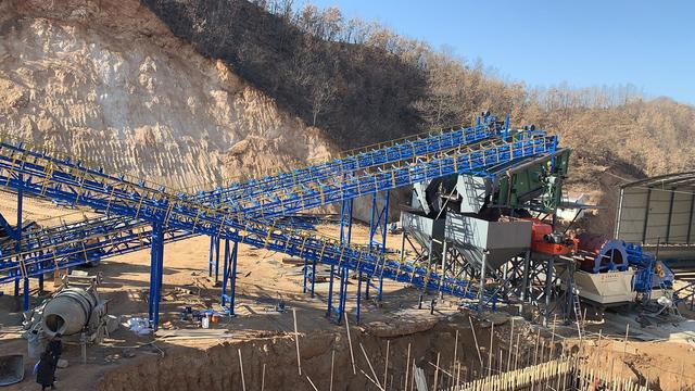 砂石生產(chǎn)線怎么配備適合的制砂設(shè)備？