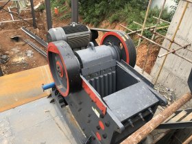 將石頭制成砂子與石子，必不可少的就是破碎機