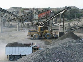 制砂機和破碎機都屬于破碎設(shè)備，那這兩種設(shè)備